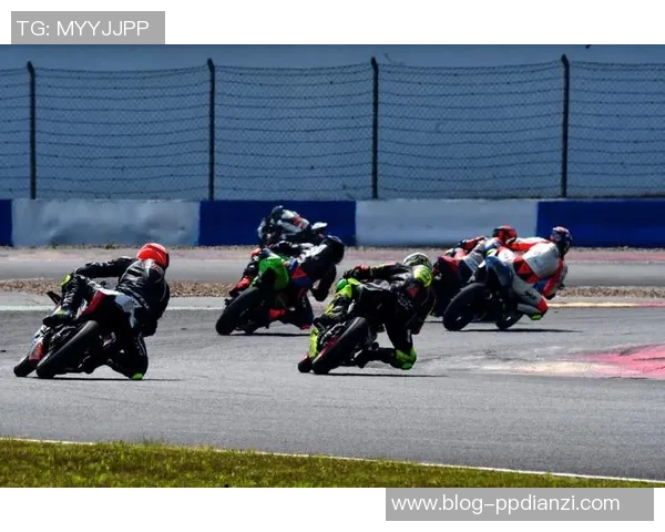 足球杯锦州盛况空前球迷热情高涨赛事精彩纷呈